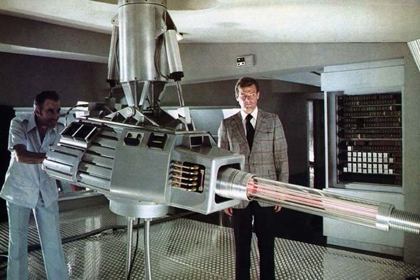 El hombre con el revolver de oro : Foto Christopher Lee