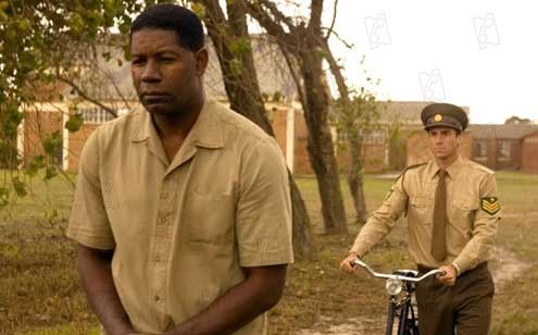 Foto Dennis Haysbert, Joseph Fiennes