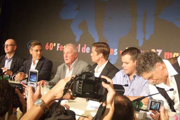 Ahora son 13 : Foto George Clooney, Steven Soderbergh, Matt Damon, Brad Pitt, Elliott Gould