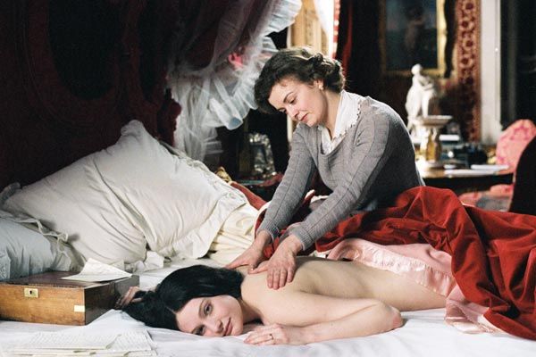 Foto Lucy Russell, Romola Garai