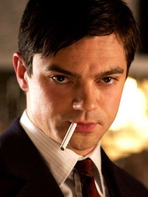 Póster Dominic Cooper