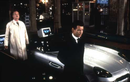 007: El mundo nunca es suficiente : Foto Pierce Brosnan, John Cleese