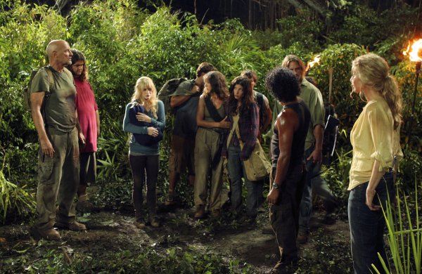 Foto Naveen Andrews, Elizabeth Mitchell