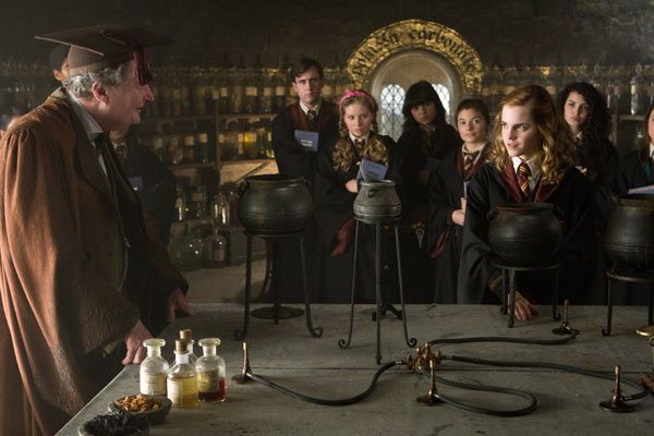 Harry Potter y el misterio del príncipe : Foto Jim Broadbent, Emma Watson