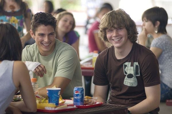 Rendirse jamás : Foto Evan Peters, Jeff Wadlow