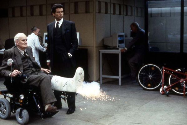 GoldenEye : Foto Desmond Llewelyn, Pierce Brosnan