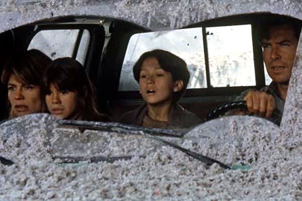 El pico de Dante : Foto Linda Hamilton, Pierce Brosnan