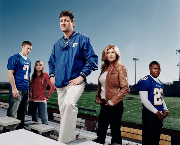 Foto Kyle Chandler, Zach Gilford, Gaius Charles, Connie Britton