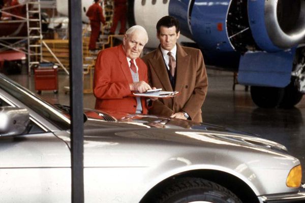 El mañana nunca muere : Foto Desmond Llewelyn, Pierce Brosnan
