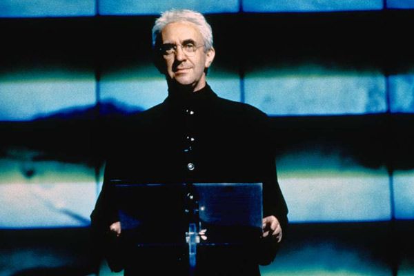 El mañana nunca muere : Foto Jonathan Pryce