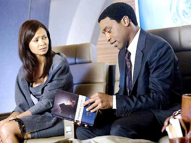 Foto Thandiwe Newton, Roland Emmerich, Chiwetel Ejiofor