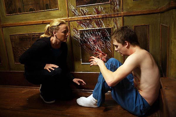 Foto Kyle Gallner, Virginia Madsen