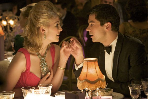 Foto Rosamund Pike, Dominic Cooper