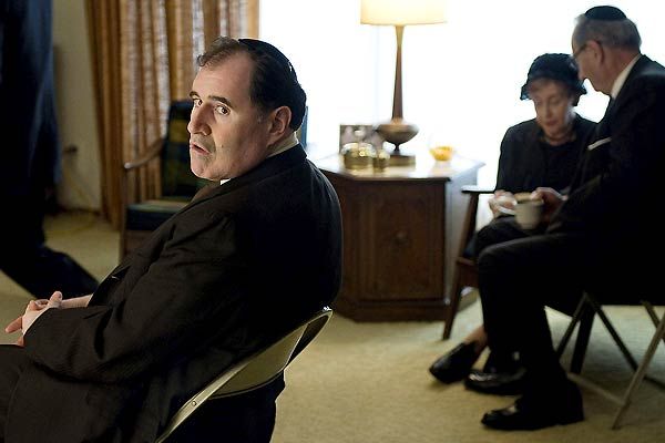 Un hombre serio : Foto Richard Kind