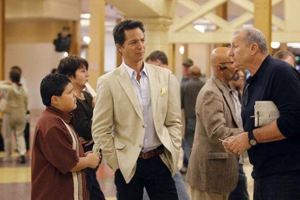 Modern Family : Foto Ed O'Neill, Rico Rodriguez, Benjamin Bratt