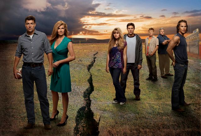 Foto Jesse Plemons, Zach Gilford, Taylor Kitsch, Connie Britton, Kyle Chandler