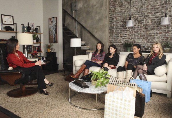 Foto Annabeth Gish, Ashley Benson, Troian Bellisario, Lucy Hale, Shay Mitchell