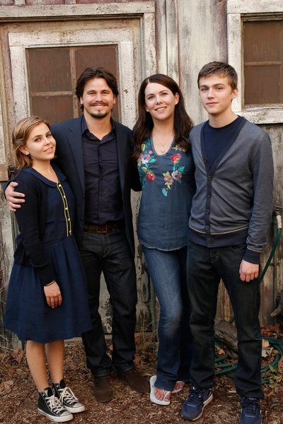 Foto Miles Heizer, Mae Whitman, Lauren Graham, Jason Ritter