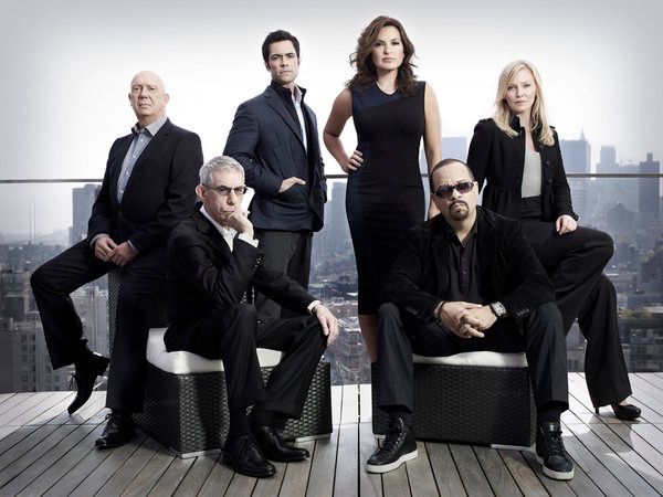 Foto Mariska Hargitay, Danny Pino, Ice-T, Kelli Giddish, Richard Belzer