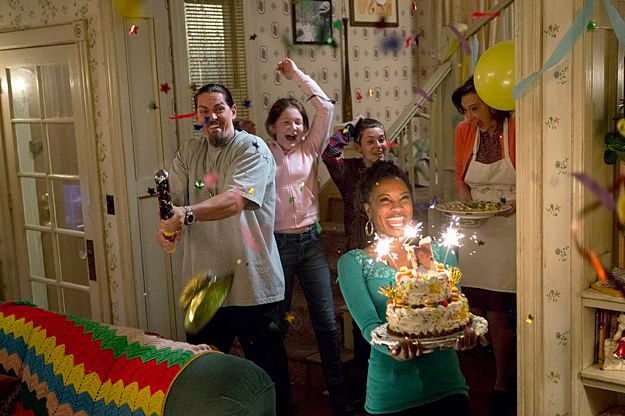 Foto Steve Howey, Joan Cusack