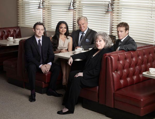 Foto Christopher McDonald, Nate Corddry, Kathy Bates