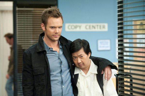 Foto Joel McHale, Ken Jeong