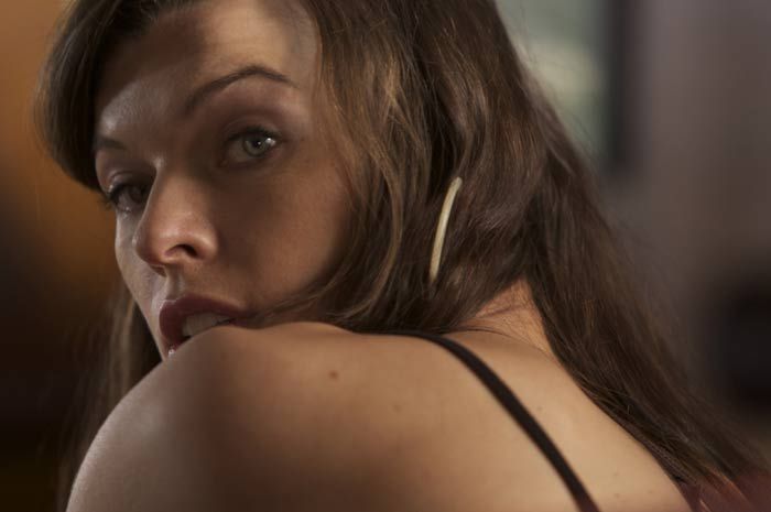 Stone : Foto Milla Jovovich