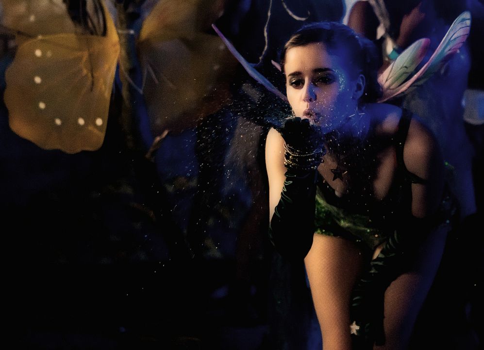 Skins : Foto Holly Earl