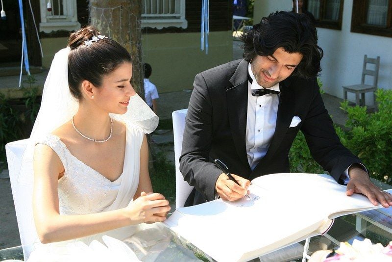 Foto Beren Saat, Engin Akyürek