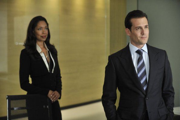 Suits : Foto Gina Torres, Gabriel Macht