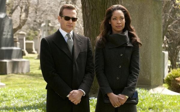 Suits : Foto Gina Torres, Gabriel Macht