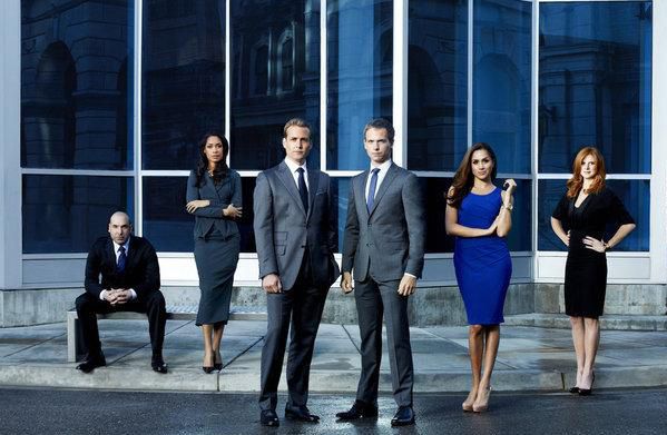 Foto Patrick J. Adams, Meghan Markle, Gabriel Macht, Rick Hoffman, Gina Torres
