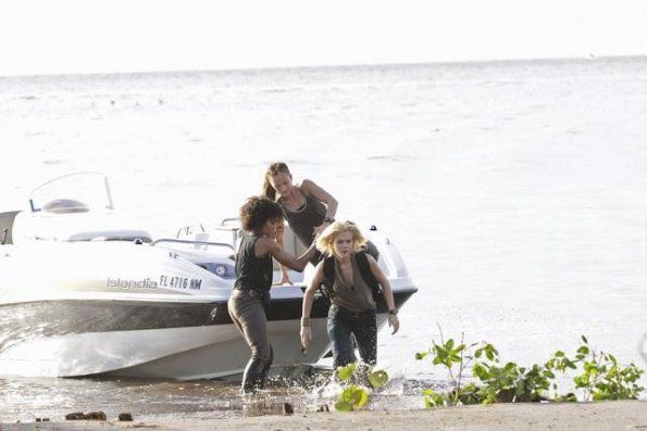 Foto Minka Kelly, Rachael Taylor