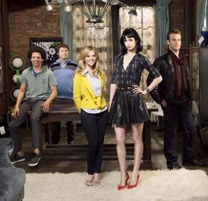 Don't Trust The B---- in Apartment 23 : Póster