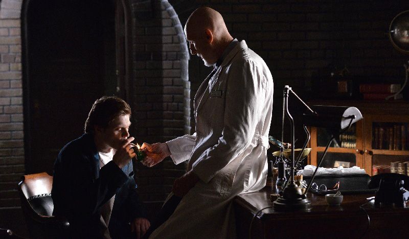 American Horror Story : Póster Evan Peters, James Cromwell