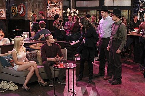 2 Broke Girls : Foto Ryan Hansen, Kat Dennings