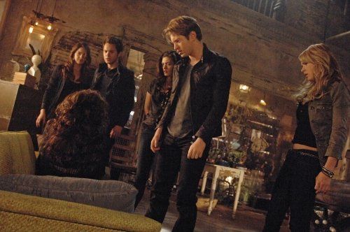 Foto Britt Robertson, Phoebe Tonkin, Shelley Hennig