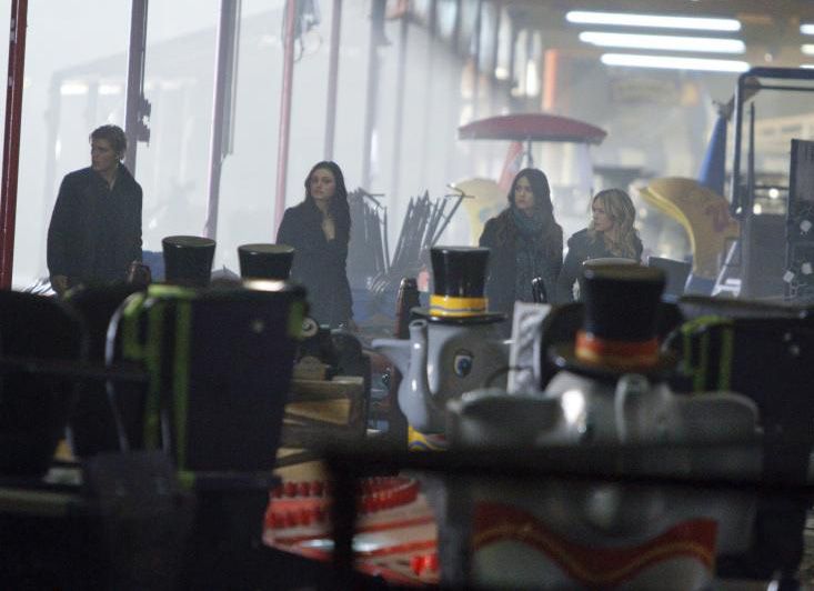 Foto Phoebe Tonkin, Britt Robertson, Shelley Hennig