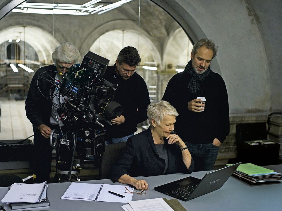007 Operación Skyfall : Foto Judi Dench, Sam Mendes