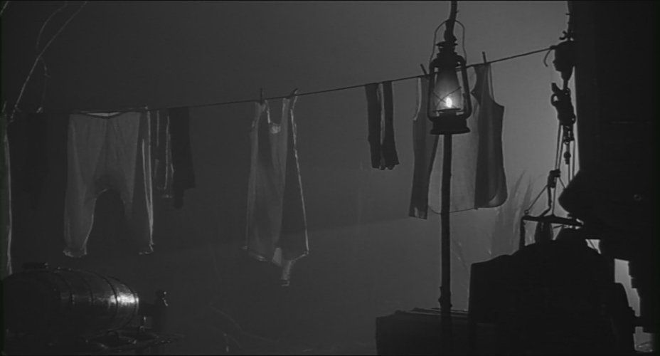 Sombras y niebla : Foto