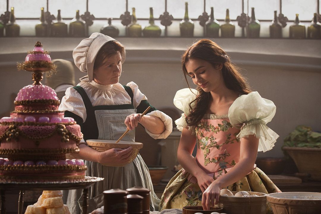 Foto Lily Collins, Mare Winningham