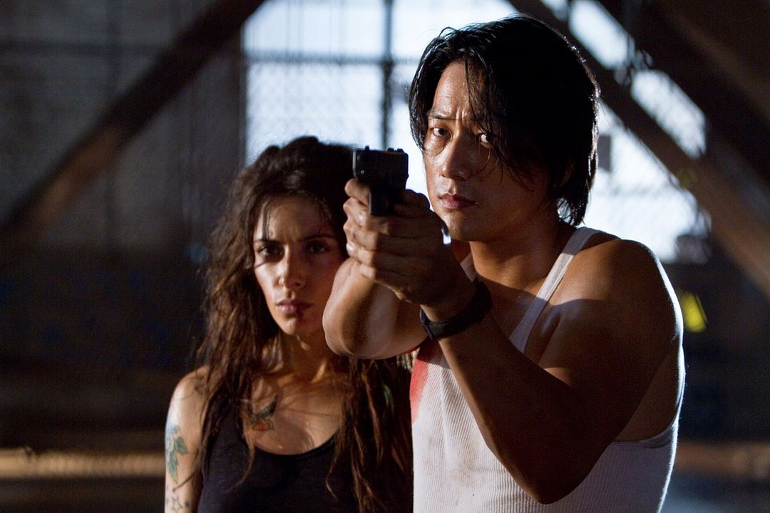 Foto Sarah Shahi, Sung Kang
