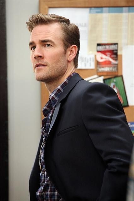 Don't Trust The B---- in Apartment 23 : Foto James Van Der Beek