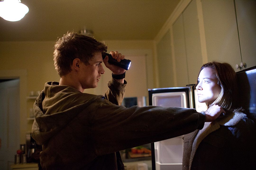 La huésped : Foto Max Irons