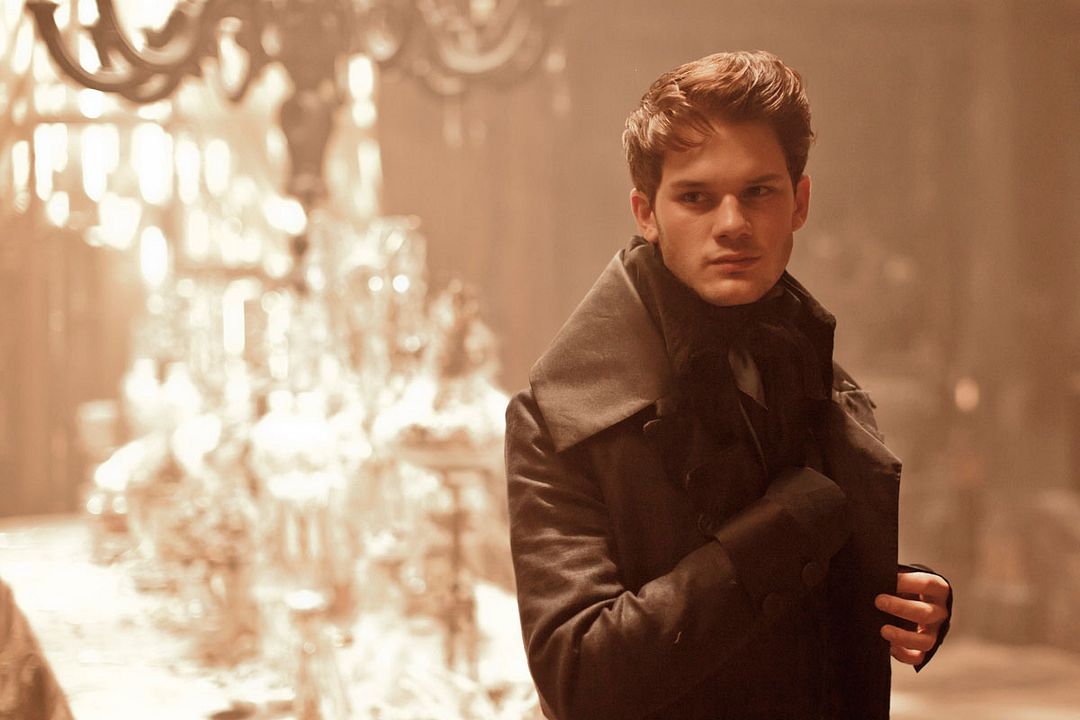 Grandes esperanzas : Foto Jeremy Irvine