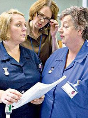 Getting On : Póster