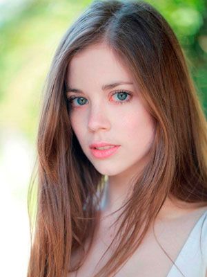 Póster Charlotte Hope