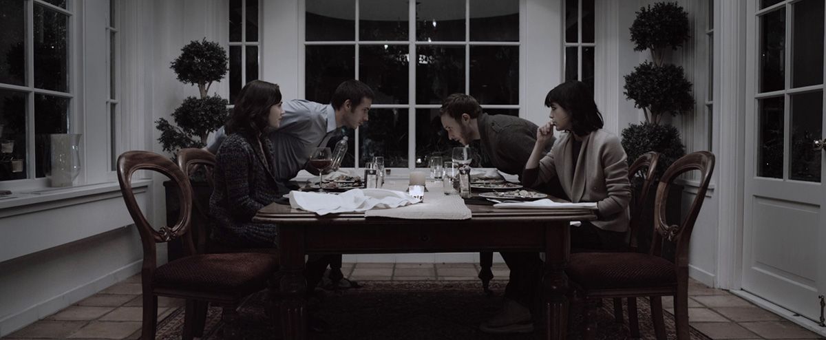 Foto James D'Arcy, Joshua Close, Selma Blair