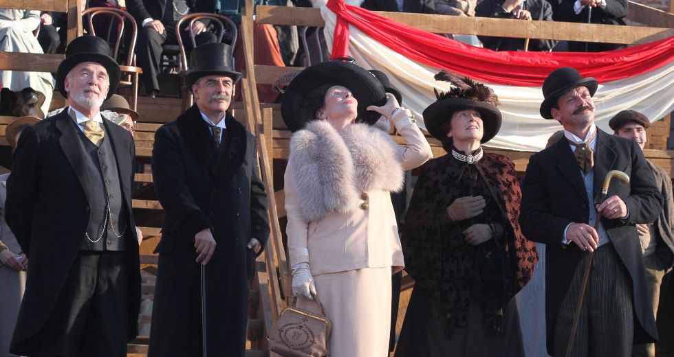 Foto Chris Noth, Derek Jacobi