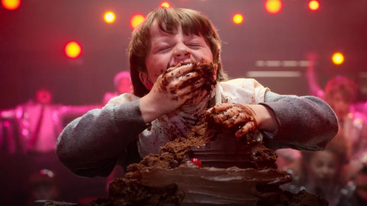 Nuevo vistazo al pastel de sangre y sudor en el primer tráiler de 'Matilda'  - Noticias de cine 